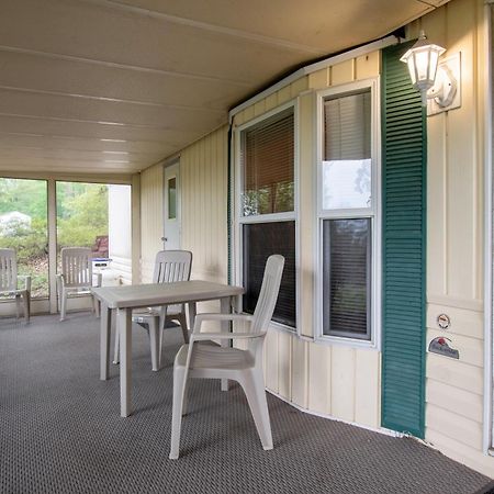 Spring Gulch Screened Park Model 6 Mount Airy Room photo