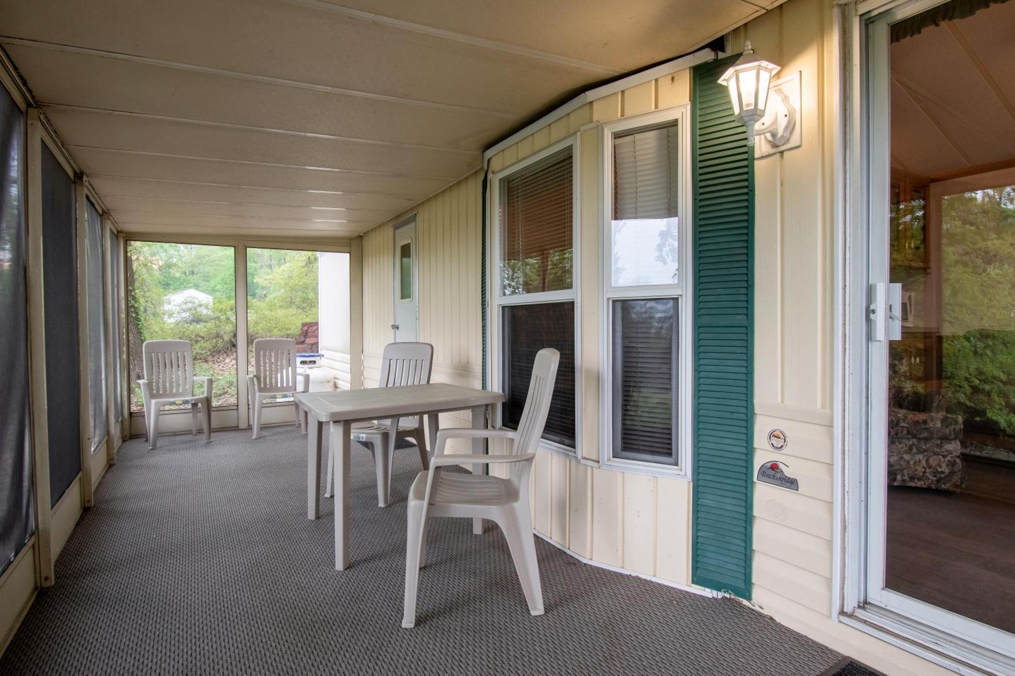 Spring Gulch Screened Park Model 6 Mount Airy Room photo